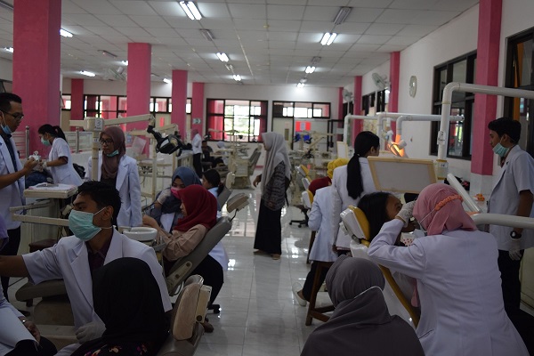 TUJUH RIBU LIMA MAHASISWA BARU UNIVERSITAS JEMBER PERIKSA GIGI DI RSGM UNIVERSITAS JEMBER